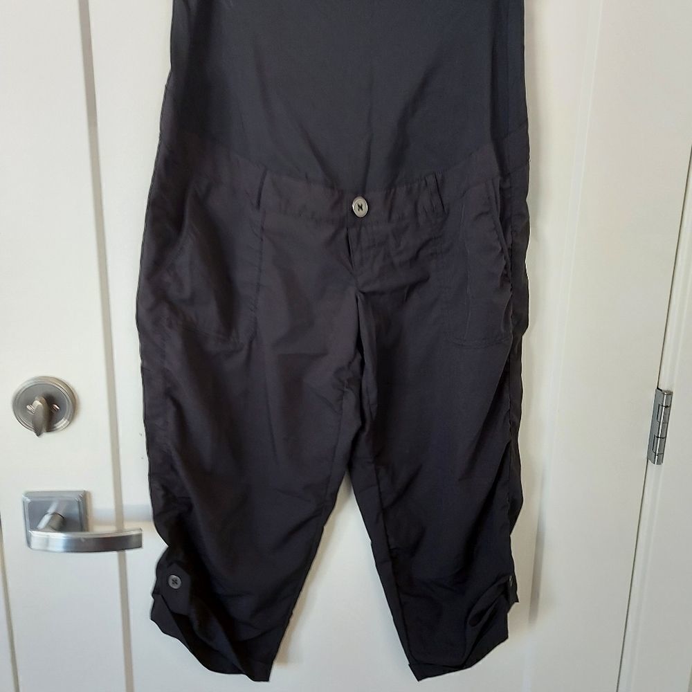 THYME Maternity Capris Size Small